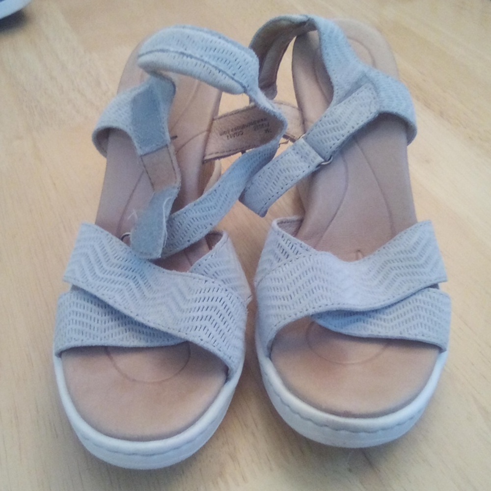BORN Women's Gray Sandals Size 7M